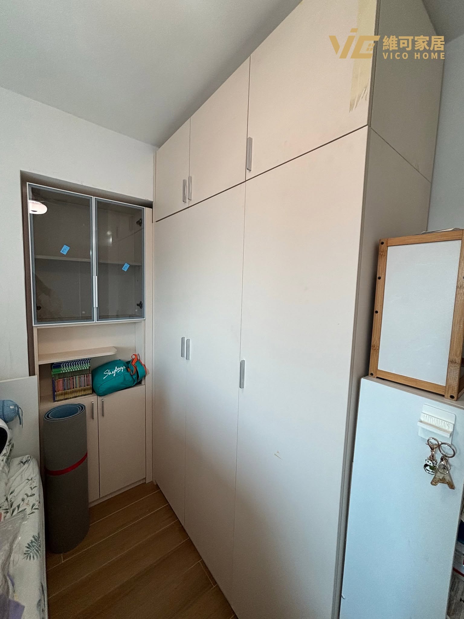 custom-wardrobe-design 2 Hong Kong bedroom fitted wardrobe | Light beige matte door with recessed vertical handle