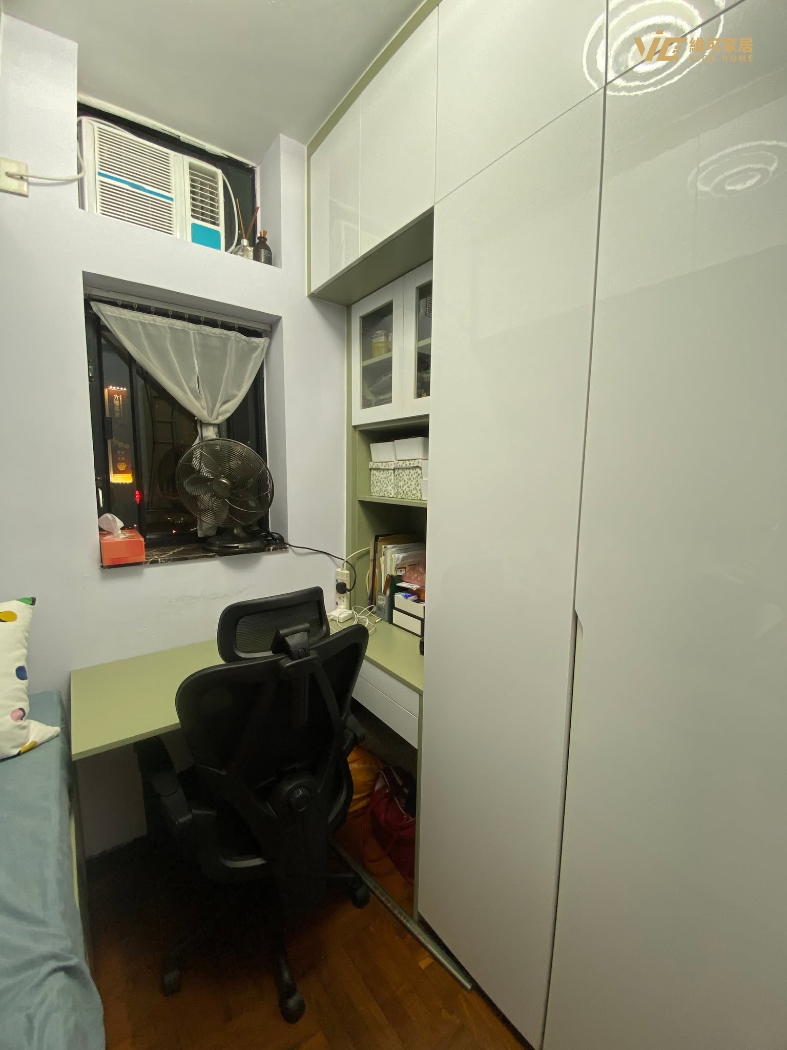 custom-wardrobe-design 8 Discovery Bay master bedroom wardrobe and study desk with AC unit cutout