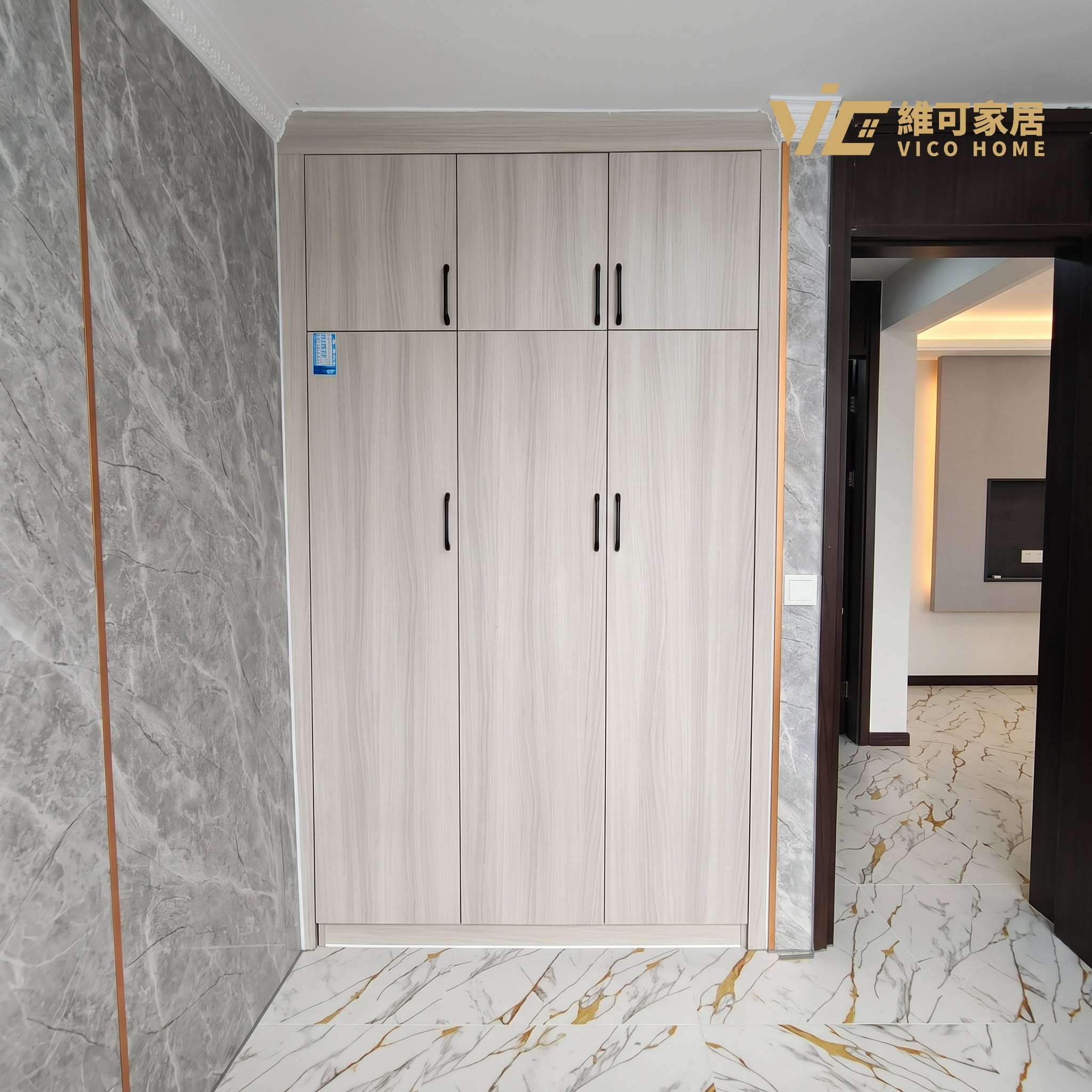 custom-wardrobe-design 16 Siu Tsui Court light grey woodgrain full height wardrobe with feature wall