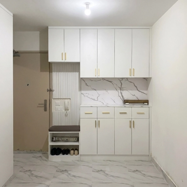 White upper and base cabinets with marble back panel and stool
