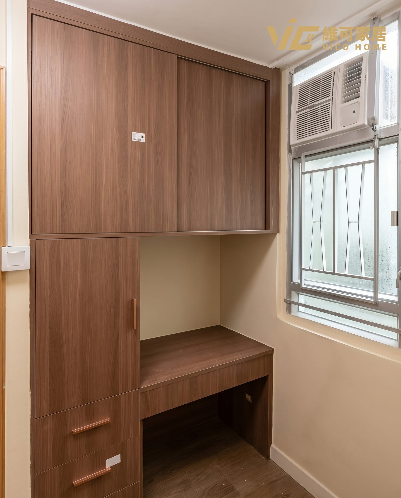 public-housing-partition-cabinet 2 Floor-to-ceiling wardrobe with integrated desk